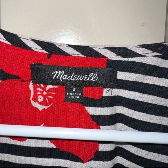 Madewell Black and Red Floral Wrap Blouse Top in Candied Orchids Size Small - Picture 4 of 12